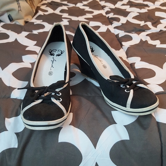 2/$18 WEDGE SHOES Black & White - Picture 4 of 5